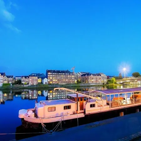 Arcadia - Péniche De Standing à Avec Vue Sur La Citadelle Hotel en barco